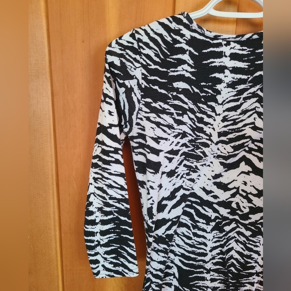 ZEBRA PRINT Stretchy Midi Dress - Picture 3 of 6